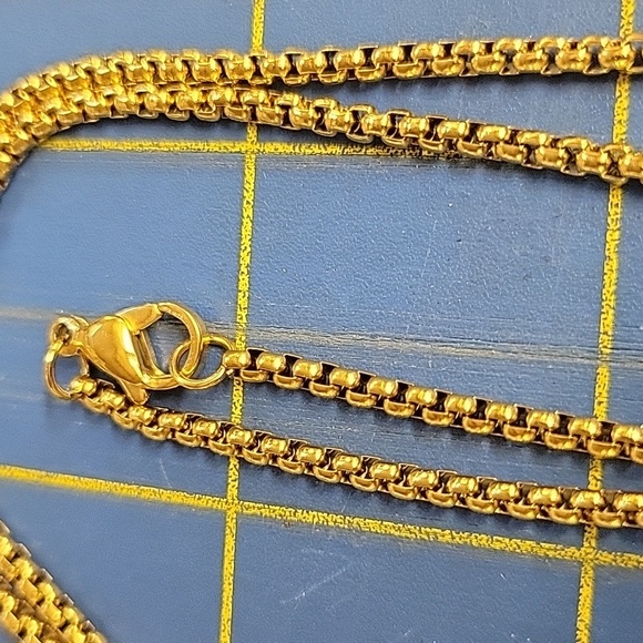 Indian Head 1" Gold Tone 23" Necklace - Picture 3 of 3